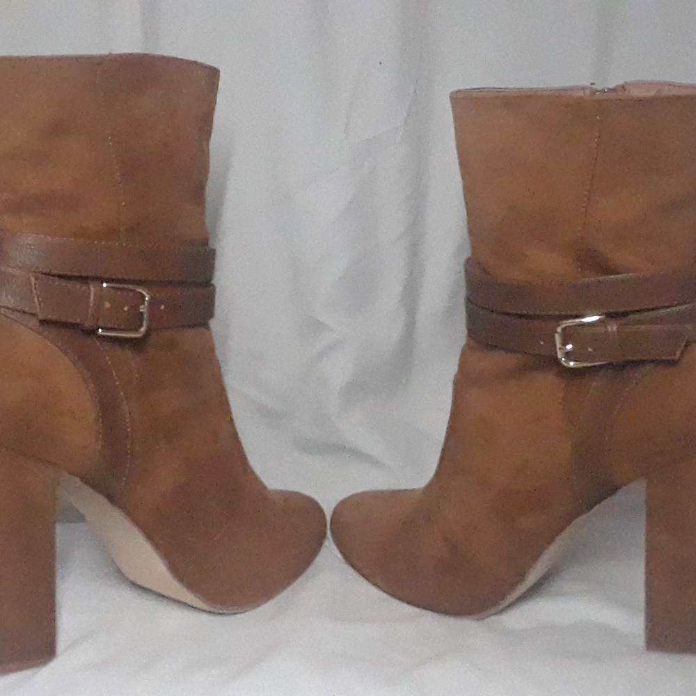 Shoes - Picture 5 of 8